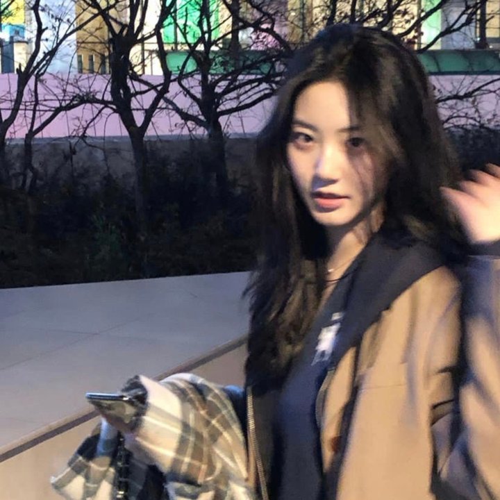 单车上的少女